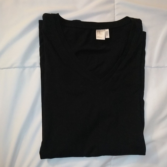 NWOT Black V-neck - Picture 4 of 5